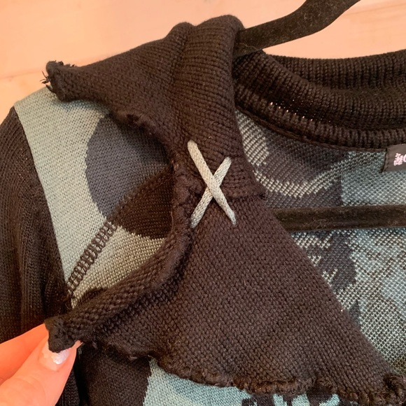 Onyx | Teal & Black Knit Abstract Long Button Down Cardigan - Picture 5 of 7